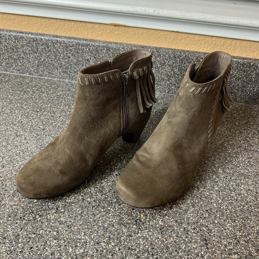 Earthies Taupe Brown Ankle Boots Heeled Fringe Womens Sz 7.5B Comfort Casual Zip - Picture 3 of 11